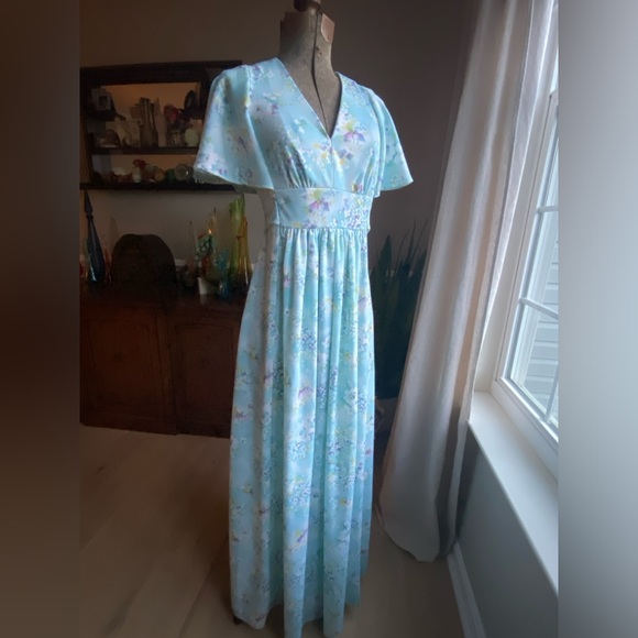 Lovely 70s Flutter Angel Sleeve Maxi Dress. Floral. Hippie. Boho. - Picture 4 of 7